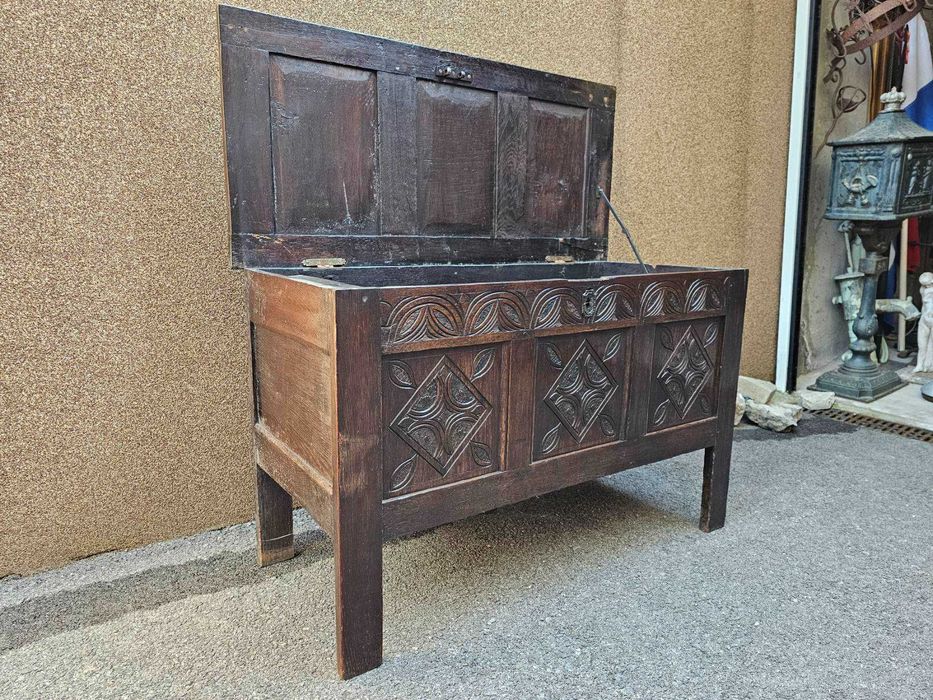 Ракла с дърворезба