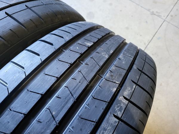 325/30/23//285/35/23 PIRELLI Lamborgini Urus