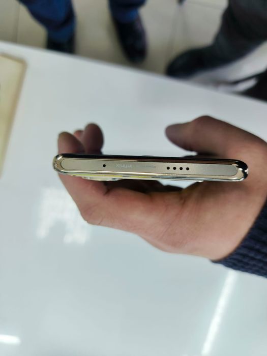 Infinix zero 30 5G зелёный 12+9/256GB