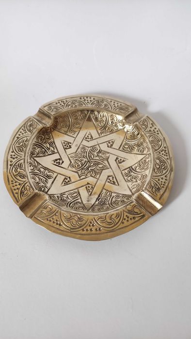 2 гравирани пепелника от месинг с маркировка