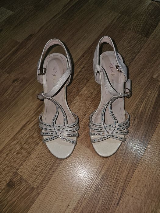 Босоножки 35 размер