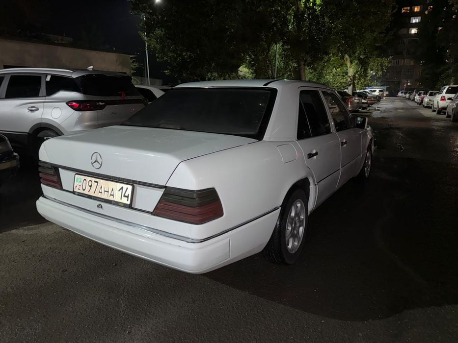 Мерседес 124 е200 в хорошем состояний
