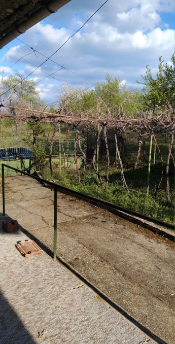 Продава къща в с.Еремия обл.Кюстендил