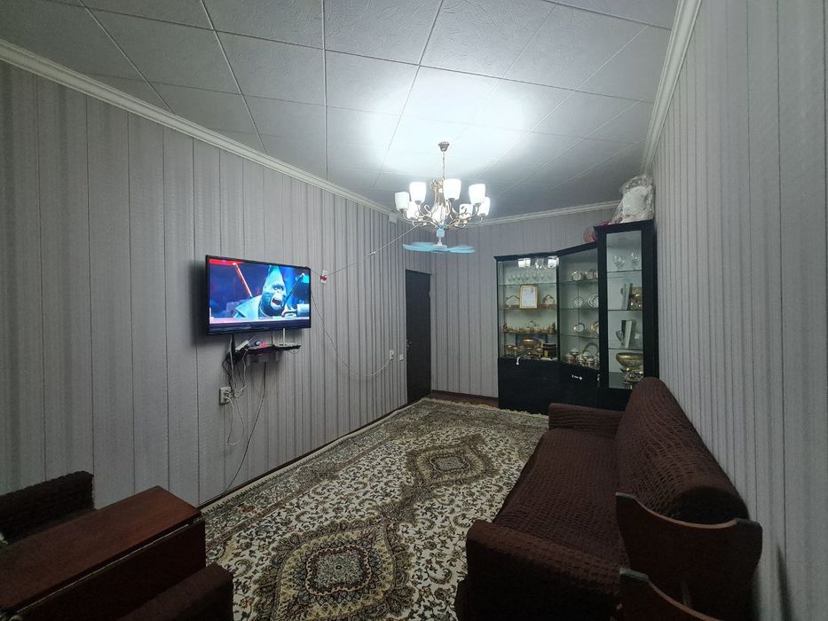 Продаю квартиру 1 этаж 3 комнатная со всеми удобствами.