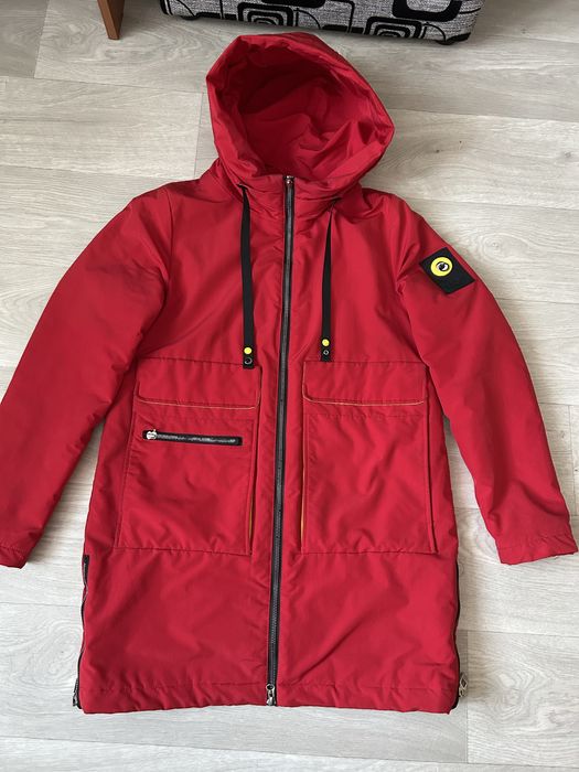 Пролам красную куртку