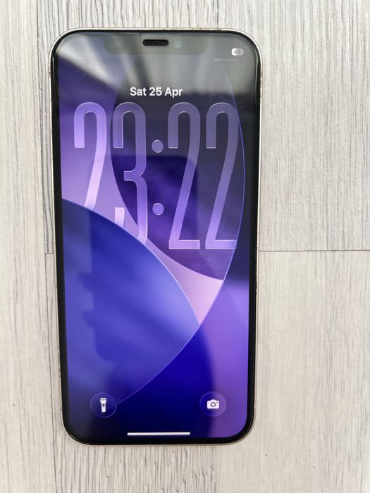 Iphone 12.