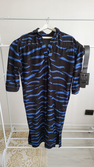 Платья и костюмы