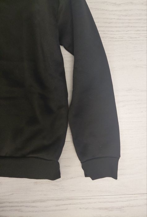 Bluza neagra calduroasa