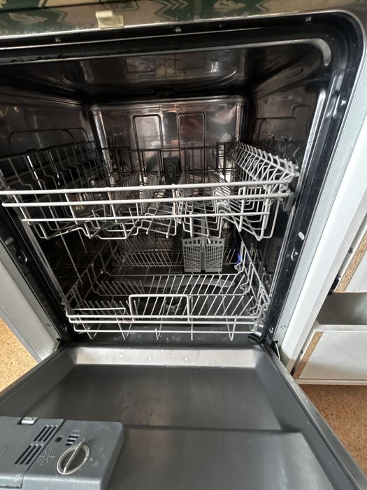 Продам низ кухню с техникой