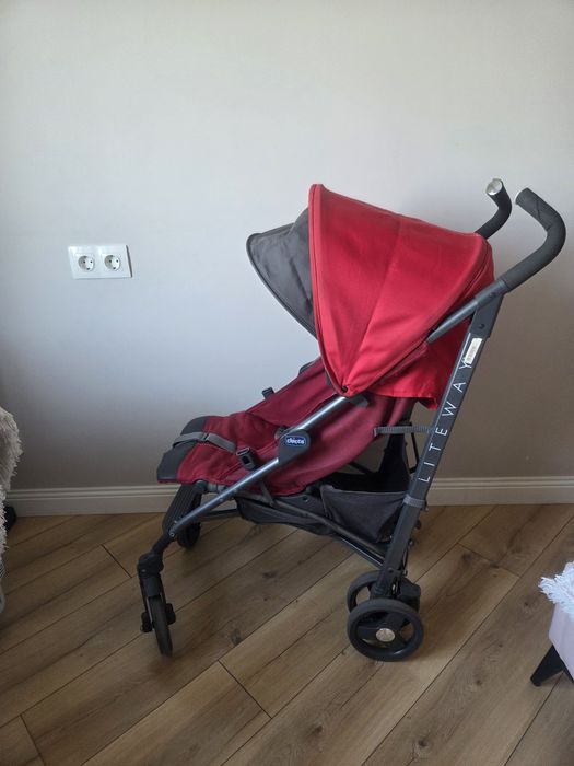 Продам прогулочную коляску Chicco