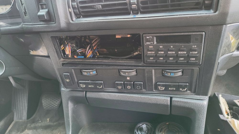 Dezmembrez BMW E34 520i 1995