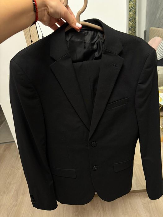 Vand costum negru barbat marimea EUR 30