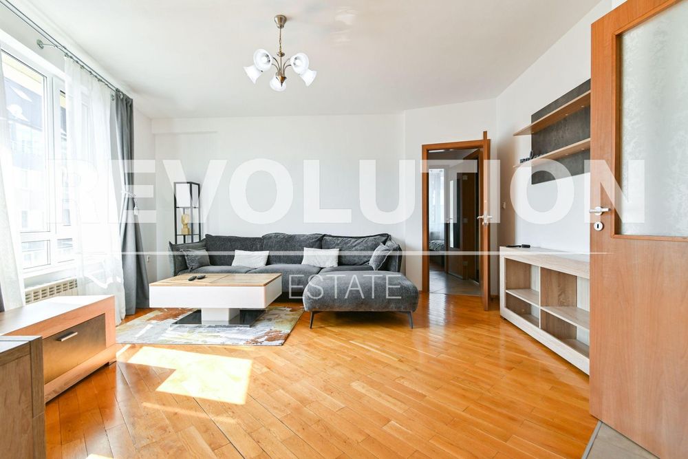 Тристаен апартамент в ж.к. Дианабад.