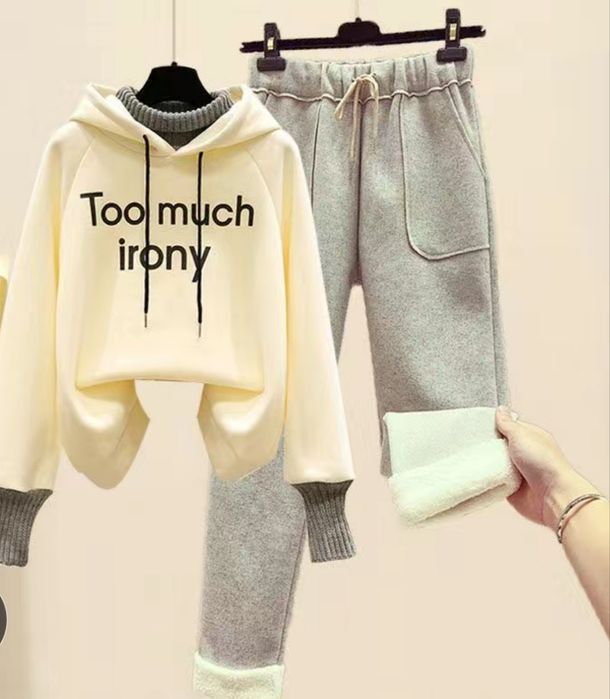 Женский спортивный костюм