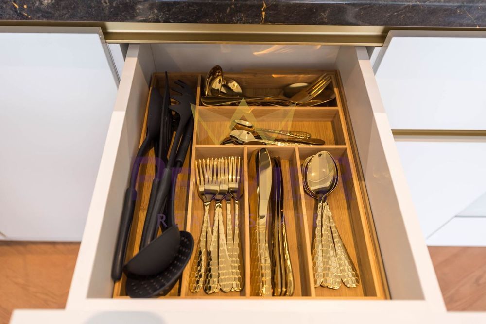 Дава се под наем Тристаен апартамент в Варна, Център - 100 кв.м за 1000 € - Снимка #7