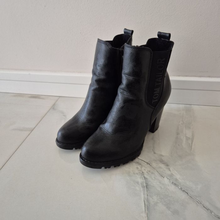 Ghete de dama elegante