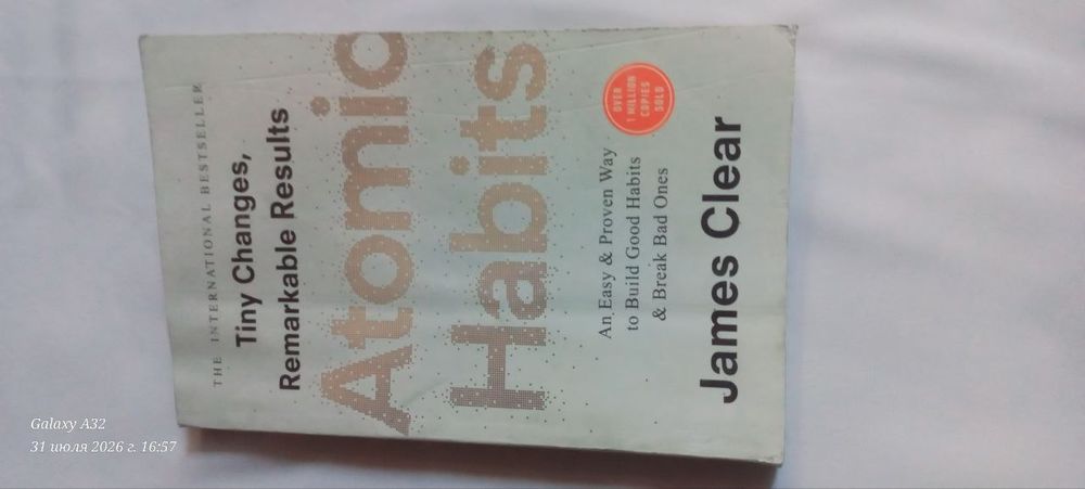 Книга "Атомные привычки" на английском языке Atomic habits