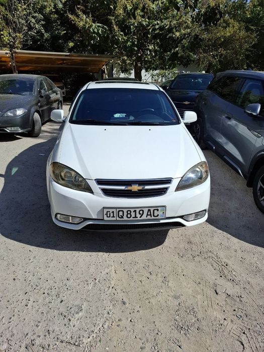 Продаю шевроле джентра. .