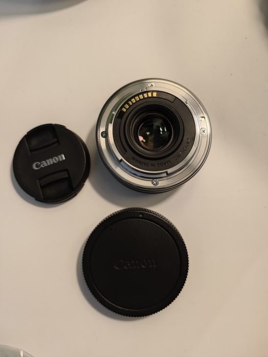 Obiectiv Canon EF-M 22mm f/2 STM putin folosit