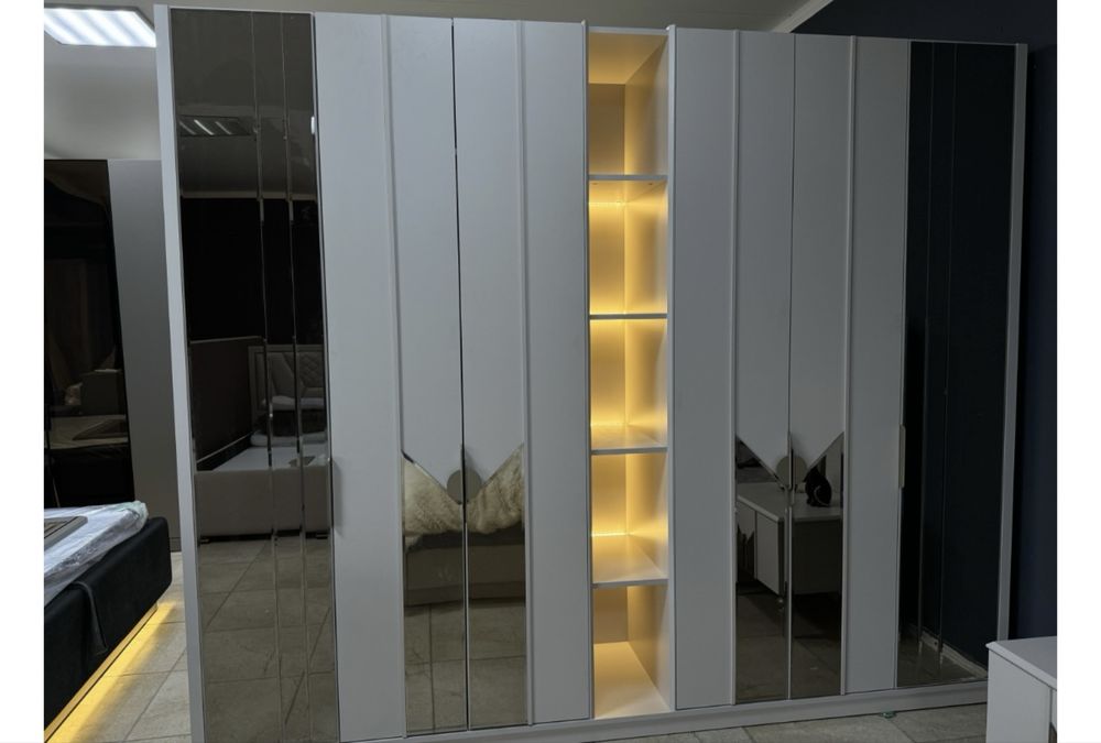 Продаётся спальный гарнитур.