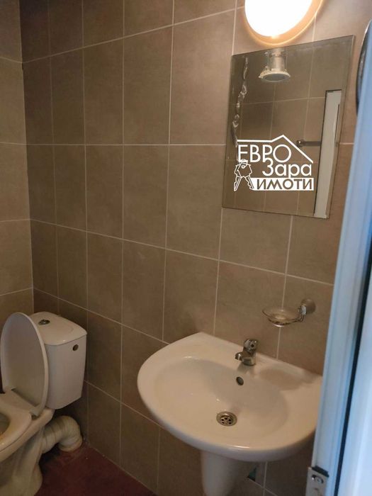 Масивна, обзаведена сграда /хотел/ за продажба в село Любеново