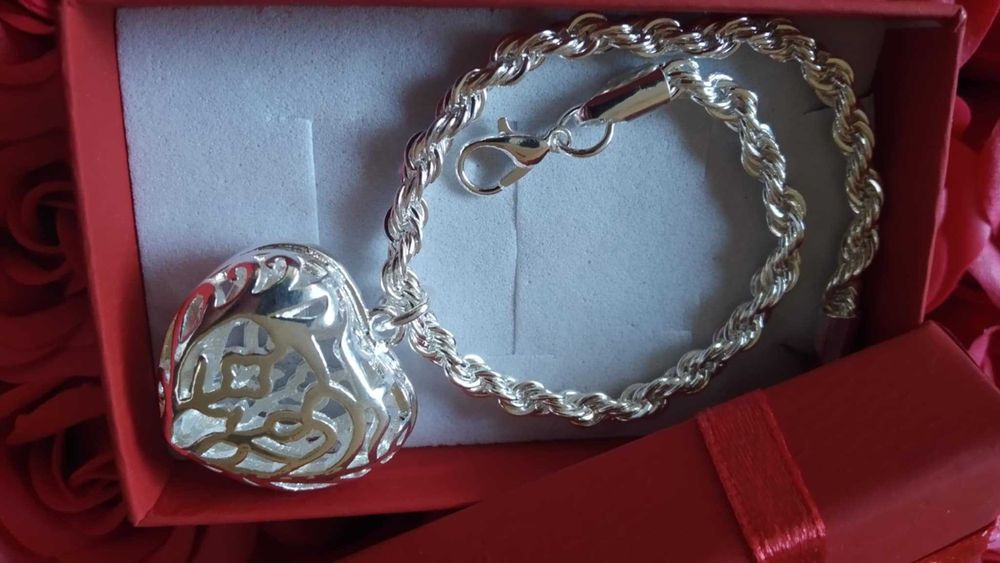 Сребърна гривна, елегантна и стилна. 10 различни модели.Всяка с кутия.