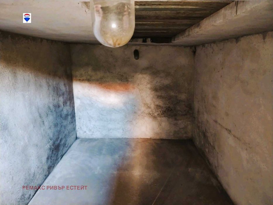 Масивен гараж за продажба кв. Дружба 1