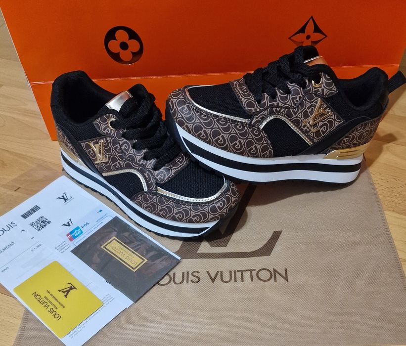 Adidasi Louis Vuitton, logo metalic auriu, saculet, etichetă