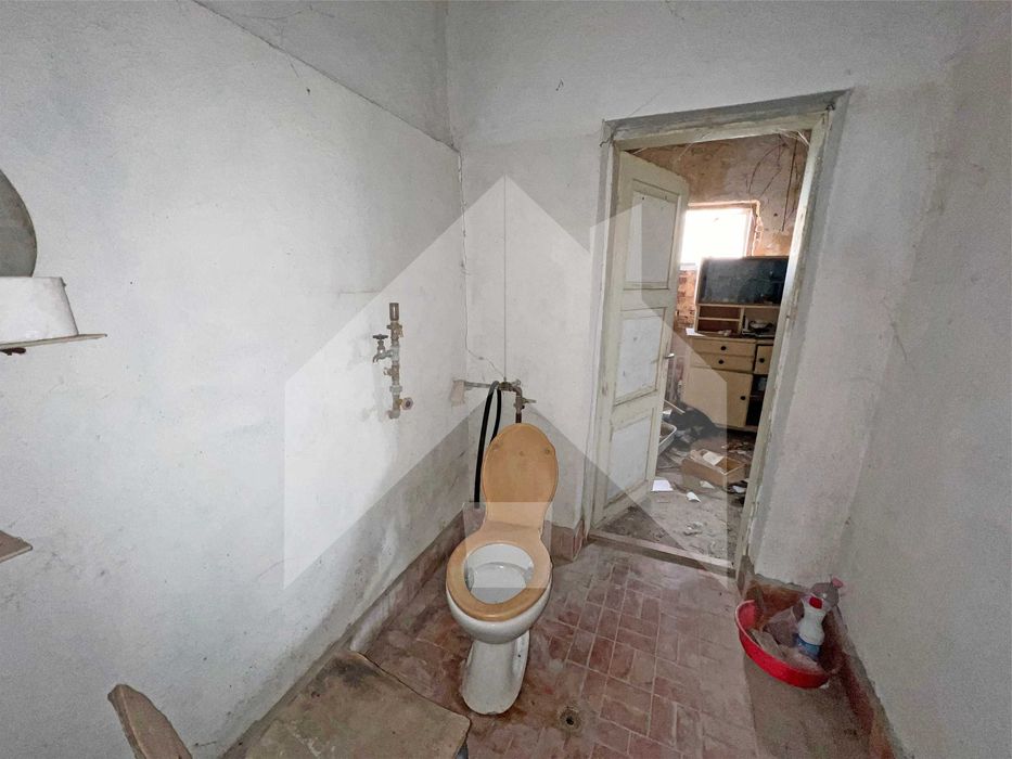 Продава БИЗНЕС имот СКЛАДОВЕ с ЖИЛИЩНА част в с. Стоян Михайловски