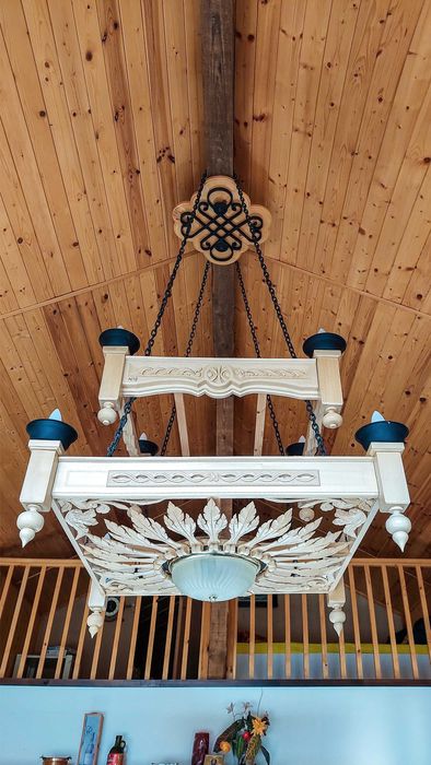 Уникален Полилей, ръчно изработен от първокачествен дървен материал.