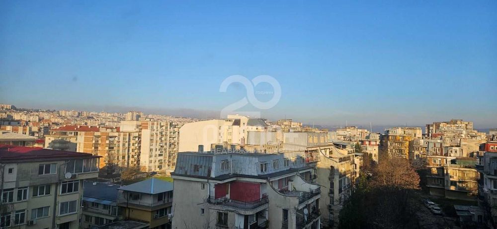 Апартамент с възможност за три спални