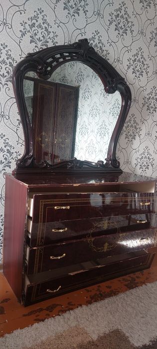Трюмо, туалетный столик. Комод отдам даром. Чиланзар