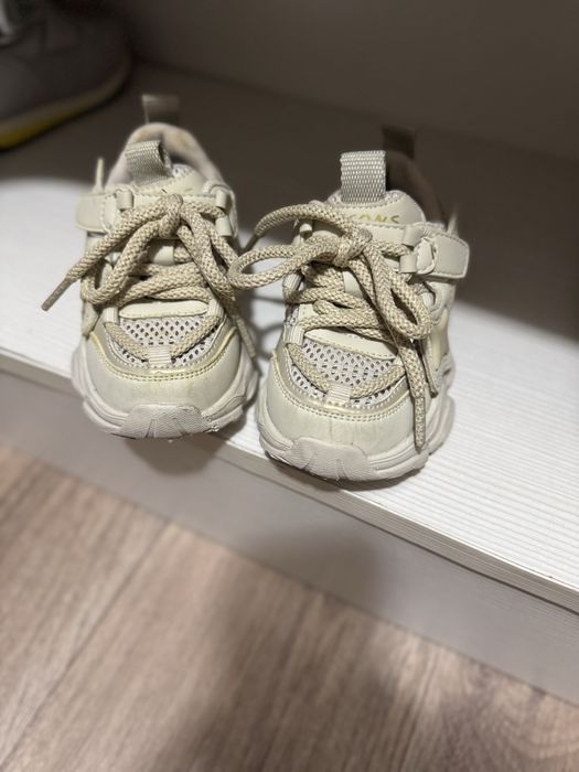 Продам детские кроссы