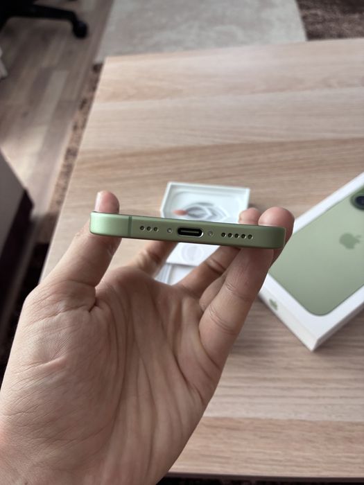 Продавам IPHONE 17 256GB