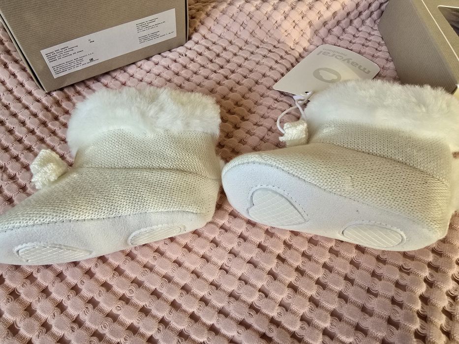 Чисто нови детски обувки