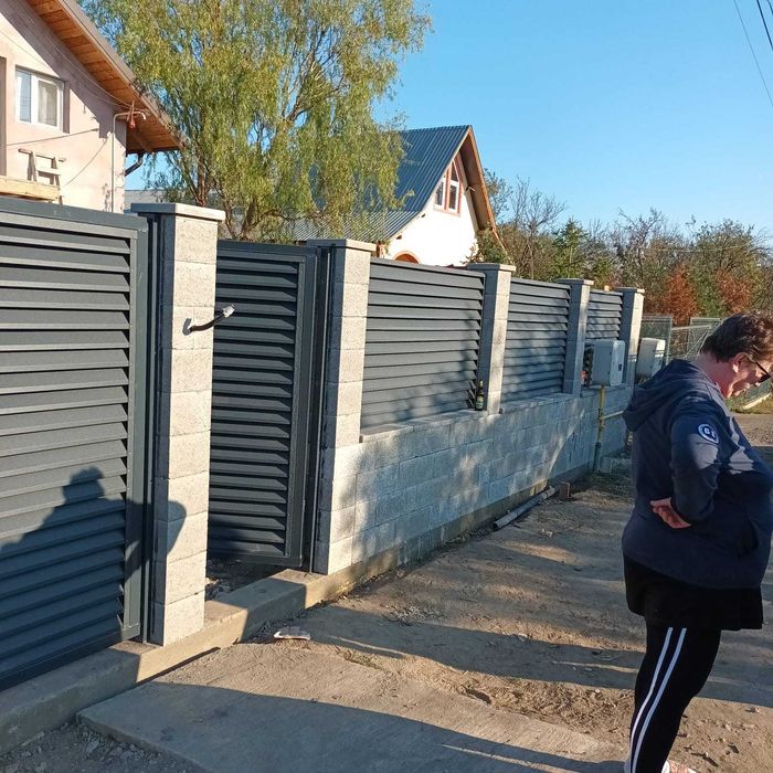 Construim garduri si porti din panouri stil jaluzele, sipca metalica, tabla cutata, BCA
