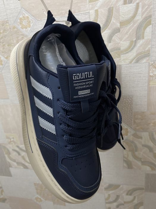 Продаю кроссовки новые