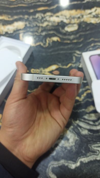 Iphone 14 silver idealniy