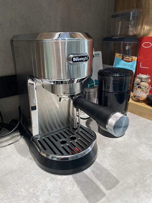 Кофеварка рожковая Delonghi срочно