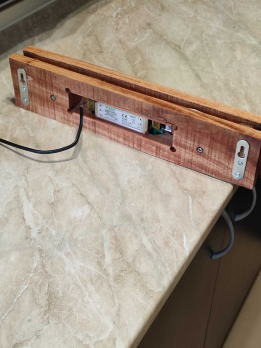 Лед лампа от дърво