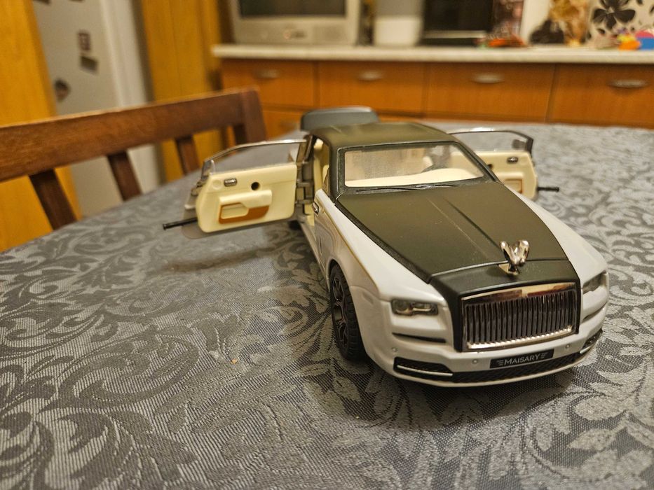 Macheta Rolls Royce Wraith , scara 1 : 24