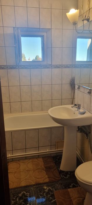 Închiriez ap 2 camere decomandate micro 16