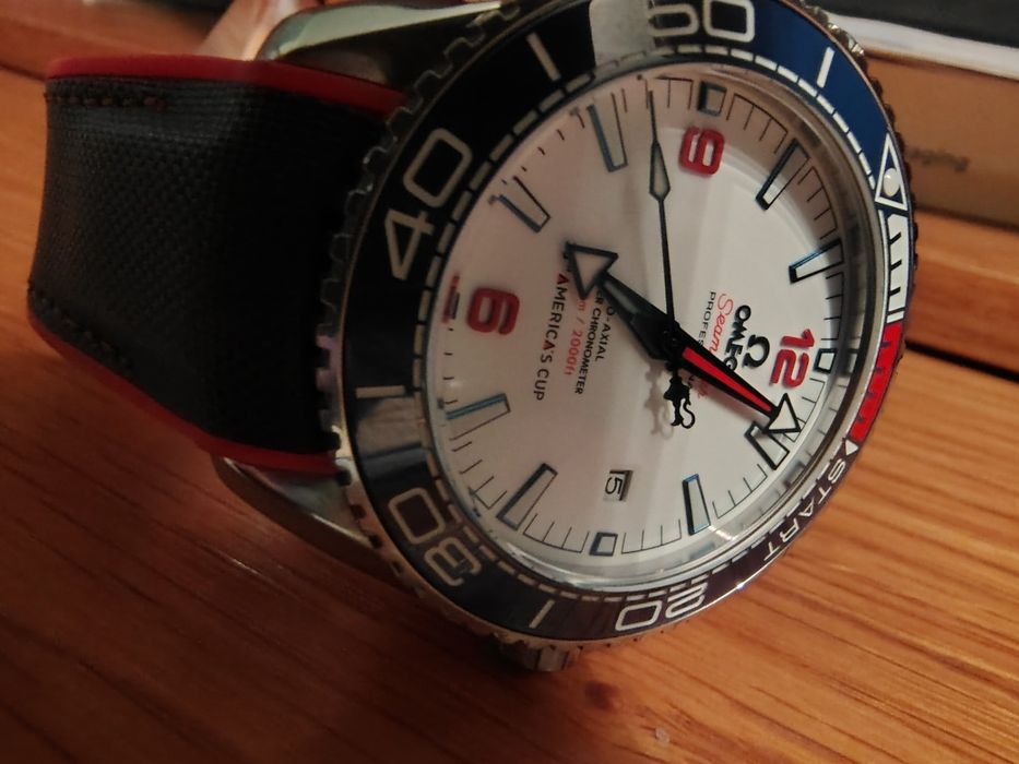 Omega  , ceas automatic .