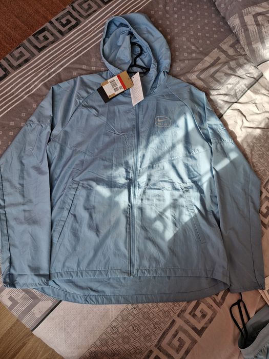 НОВ,оригинален анцуг на Nike Air, L размер