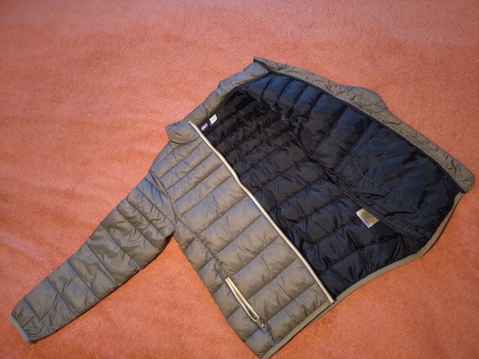 Яке пролет-есен сиво