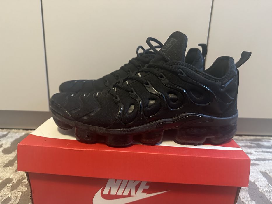 “Vapermax Plus Black”