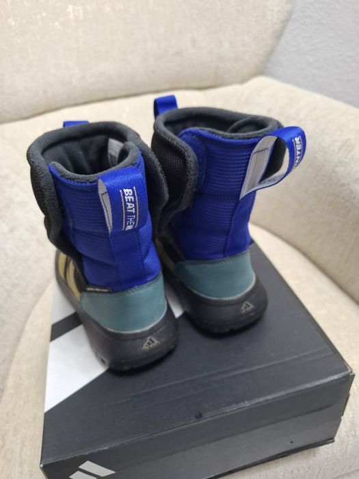 Продам Adidas сапоги.