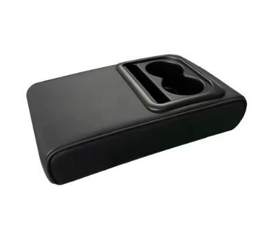 Възглавница за подлакътник на кола с 2 поставки за чаши за напитки.