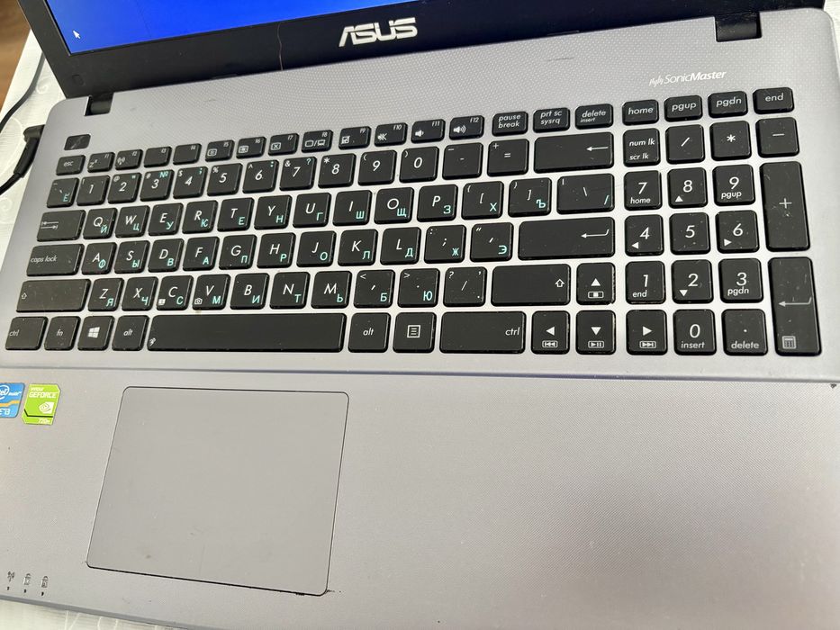 Ноутбук asus x550c