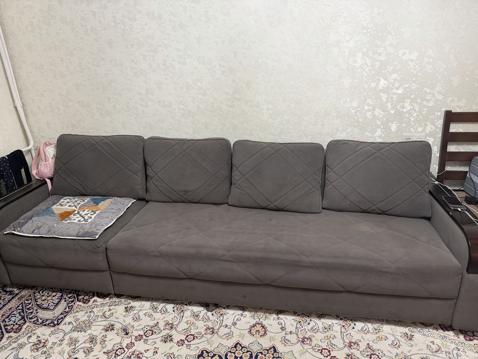 Продоеться стенка и диван